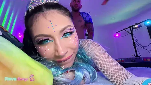 Penelope woods zeigt ihren analplug und bekommt ihre muschi vollgespritzt!