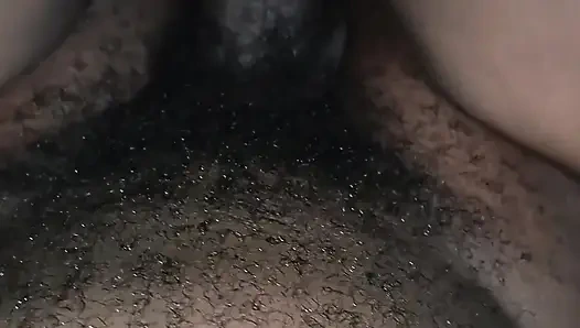 Memek cewek ini dientot habis-habisan sama penjaga rumah sampai menganga lebar