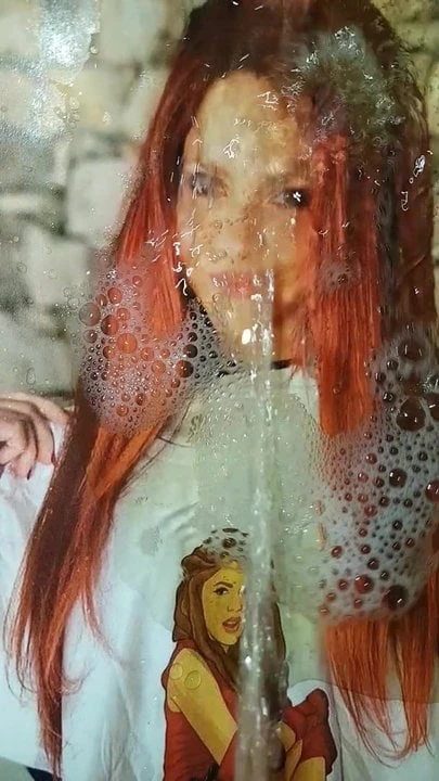 Shakira vollgepisst