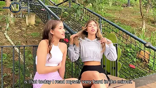 Parkta Ateşli Genç Sarışın Küçük Kızlar Kör Bir Adamla Yatıyor