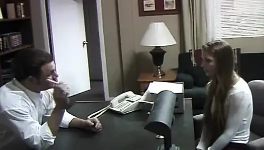 Amatör üniversiteli kız öğretmeni memnun etmek için elinden geleni yapıyor