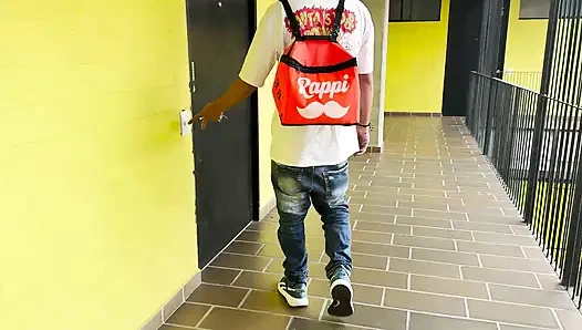 Lucky Delivery Guy Fucks Two Very Slutty Latinas