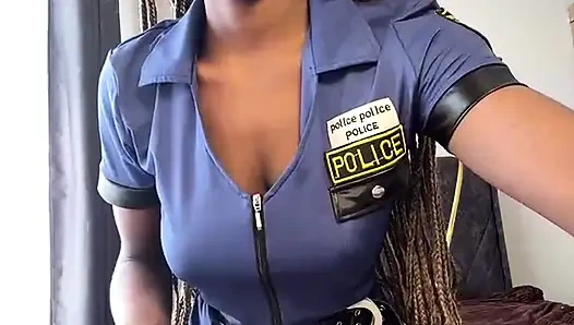 Polis memuru kelepçeli hazır