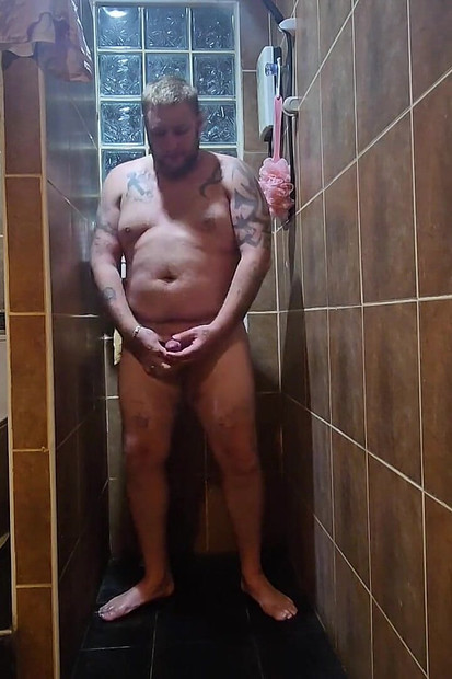 Jimbob Pissing on His Feet and Stomach