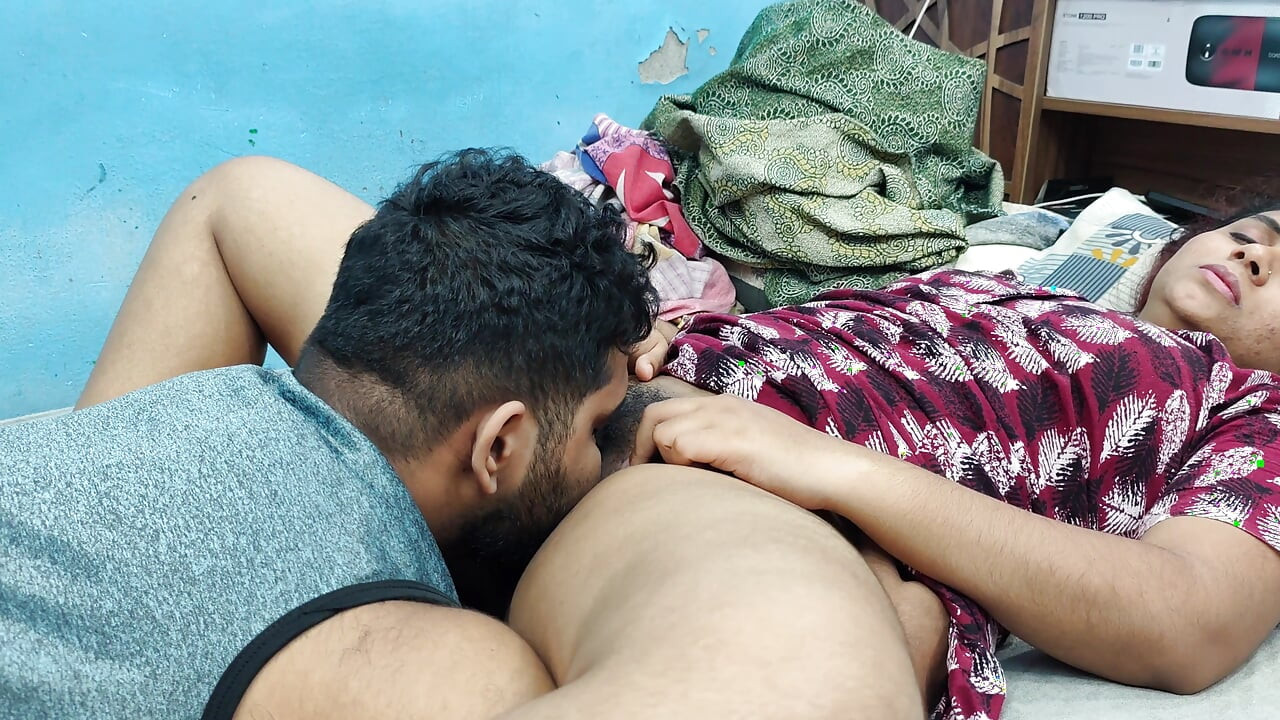हॉट चूत चाटना और नाइटी लिफ्टिंग