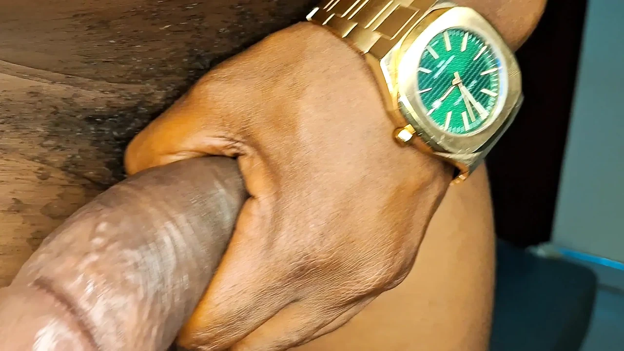 Squirting the Old Lady in an Incredible Way Until She Can't Resist the Pleasure