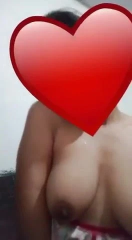 Indian Desi girl showing boobs