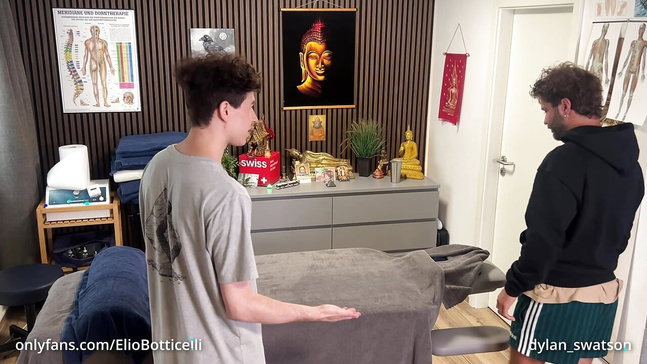 Hot straight guy gets handjob from masseur
