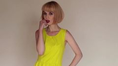 Mia - Valentine - развлечение в желтом платье