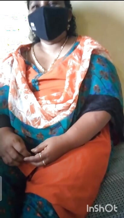 Tamil Village Aunty Dirty Talking Nad Showing Her Body