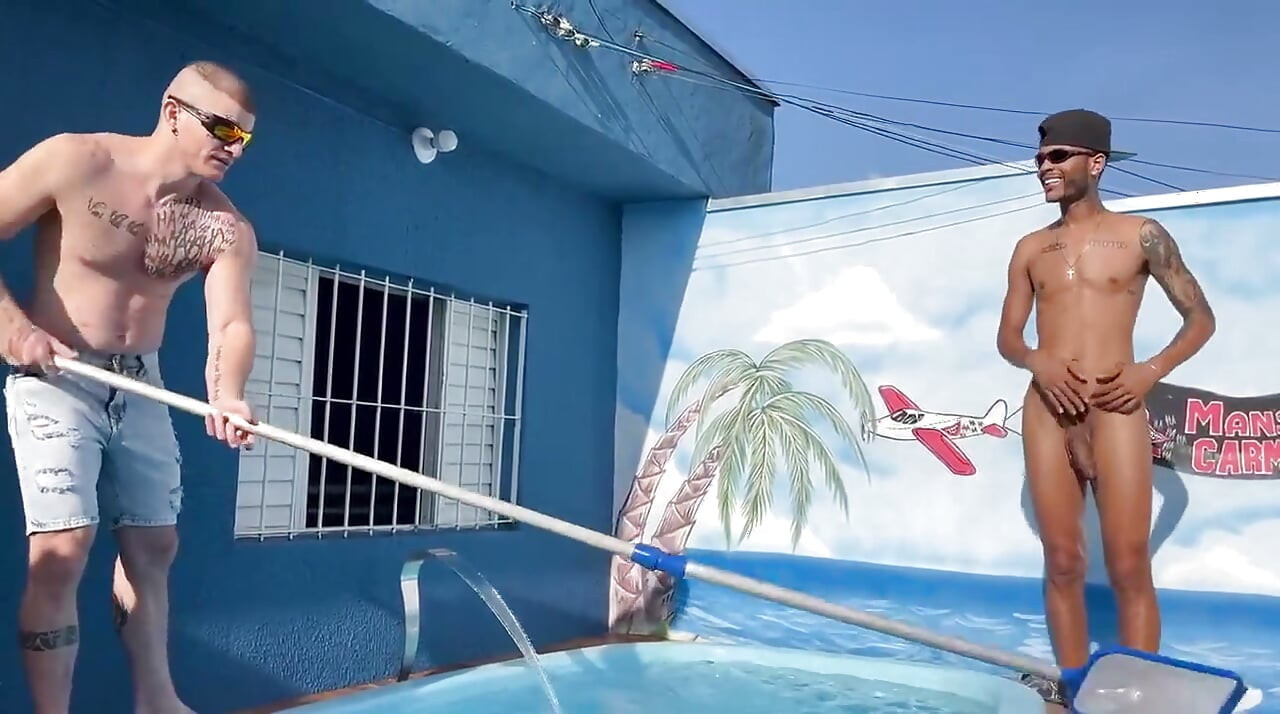 2 Straights Jerking off in the Pool