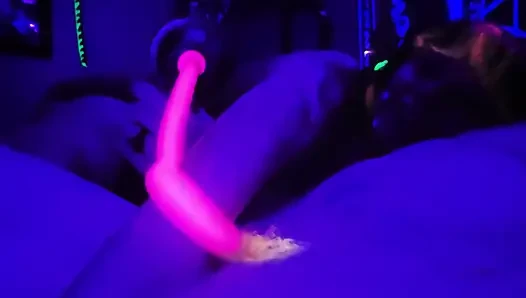 Blacklight goth girl with neon hair edges big dick with crazy massage gu...