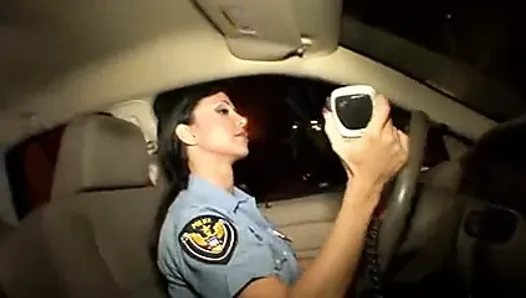 Горячая женщина-полицейский