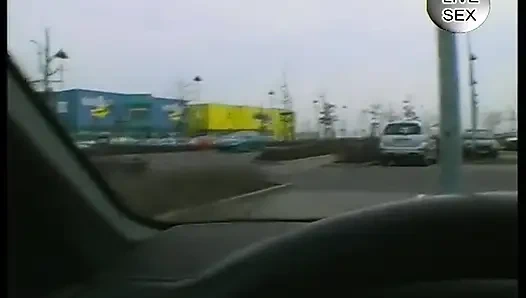 Chubby MILF whore satisfy her pussy in car