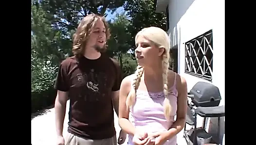 Kinzy Jo прыгает на большом твердом члене как шлюшка!