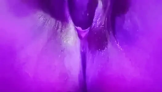 Aku lagi asik ngentot memekku pakai dildo ukuran XL sampai klitorisku menganga lebar