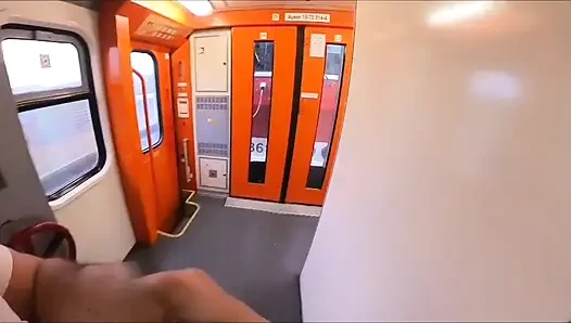 Adrenalin im zug. Auf der toilette erwischt
