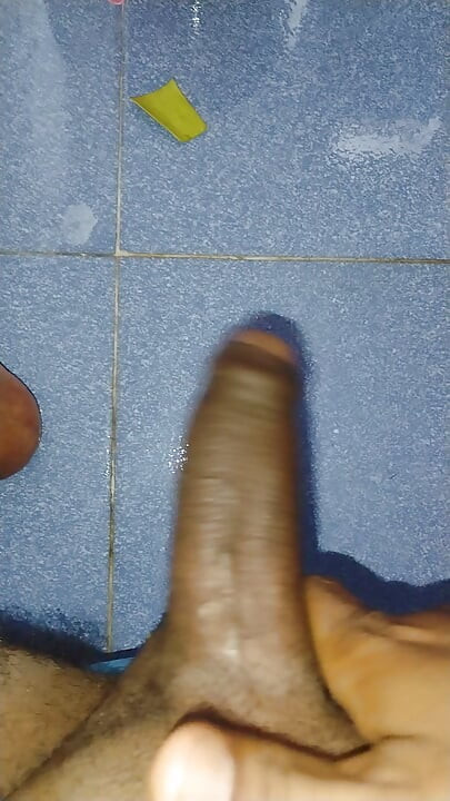 It’s a very smooth and highly enjoyable experience. Very useful for fucking. Massaging the penis with aloe vera.