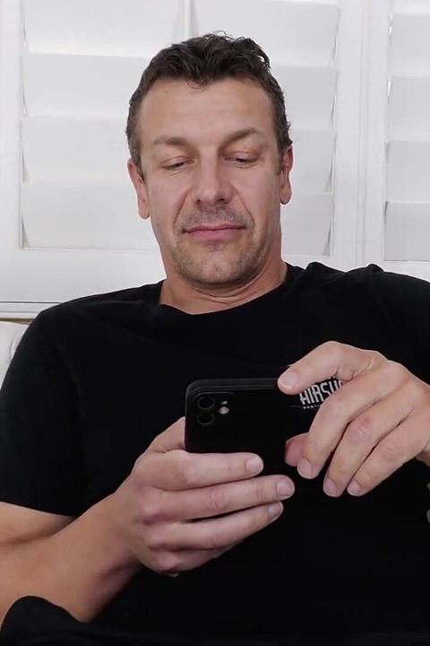 Kelsey Kane ama o pau do seu padrasto