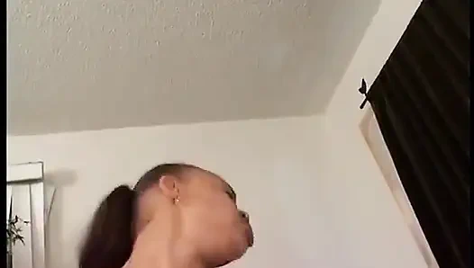 Сногсшибательная нубийская крошка скачет на огромном черном пизде