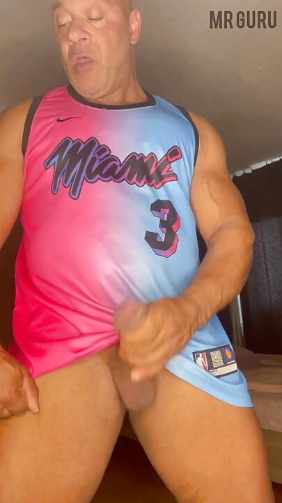 Mr Guru Solo Bodybuilder Stepdaddy Wank