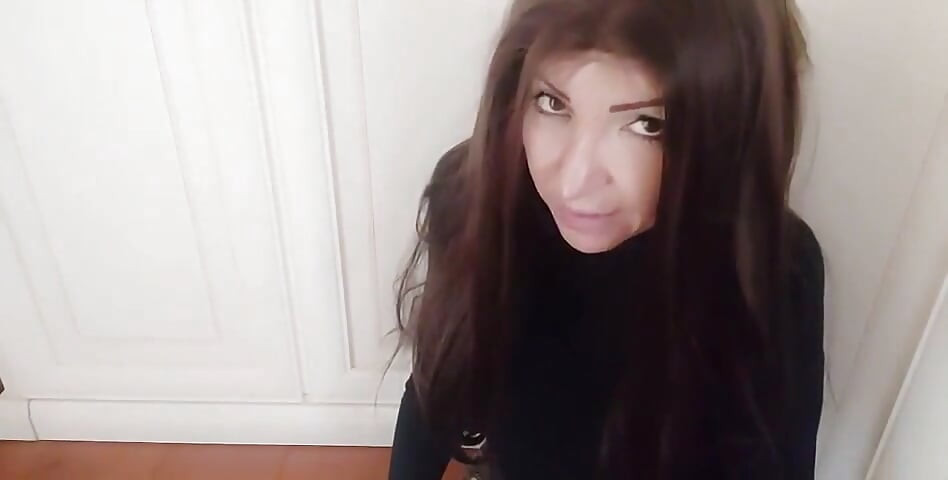 Gorgeous Italian Confesses Her Sins and the Parish Priest