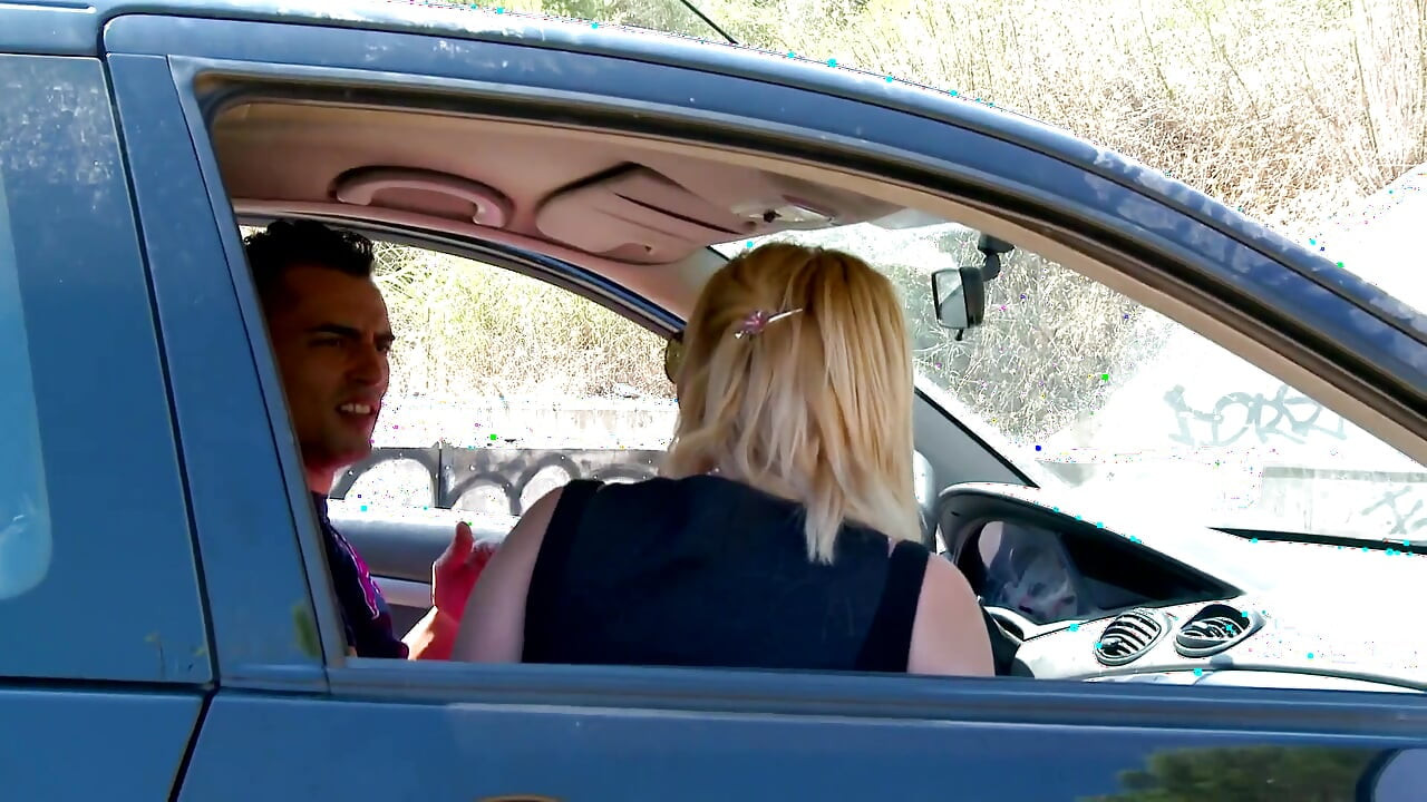 Schöne fröhliche fotze von Chica pulsiert weit offen für majestätische stange, sie zu pumpen