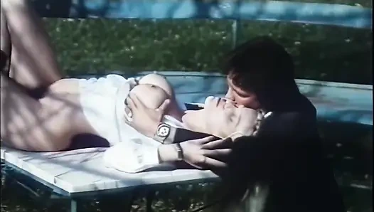 Блондинка-сучка Moana Pozzi принимает это грубо и глубоко