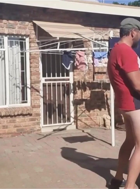 Γαμήσι σε εξωτερικό χώρο ενώ βγάζετε τα ρούχα