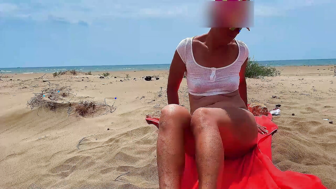 Смуча чужд хуй на плажа