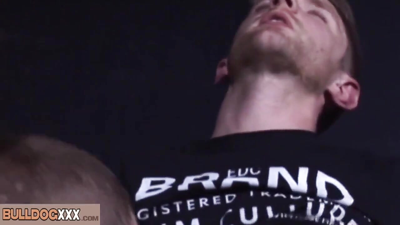 BullDogXXX - Fucked in the toilets