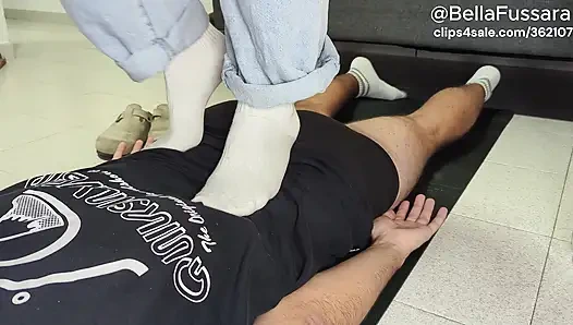 POV Trampel Therapie: Weicher schwanz und körper Trampling Footjob - socken, barfuß, schuhe! - Bellafussara