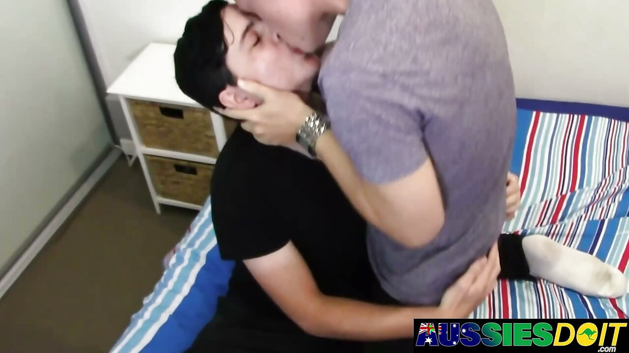 Sexy australiana Alec é preenchida por sorens pulsando pau em foda safada