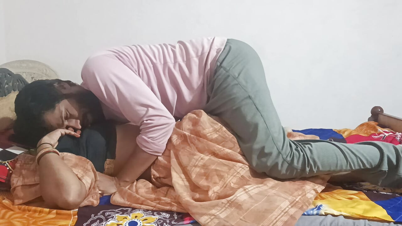 Sex Video with Sister-in-law in Saree