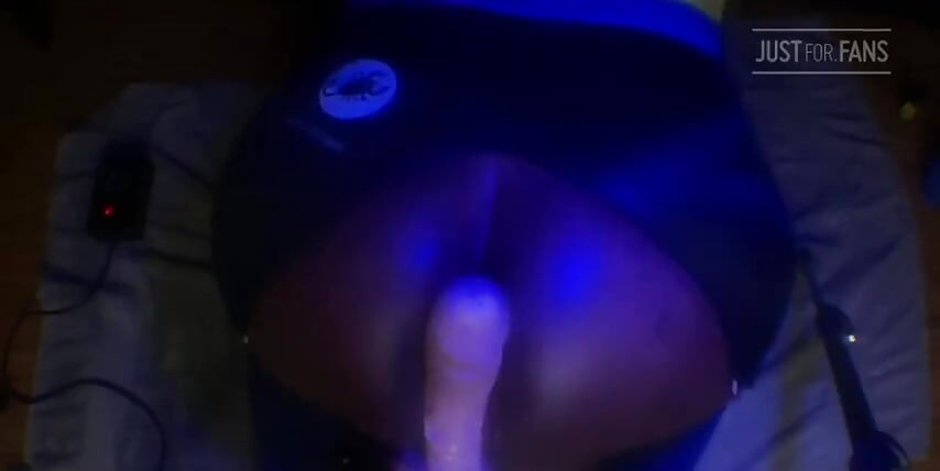 Big Chocolate Booty Under Blue Lights.yes Please