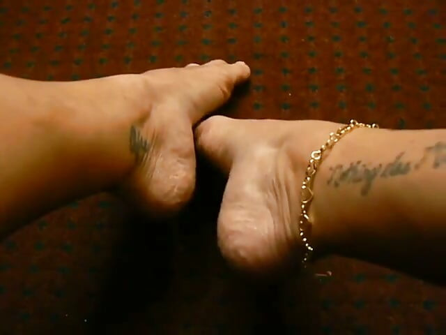 Super Arched Feet Toe Pointing