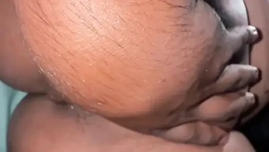 Göğüsleri çok büyük bugün gevşemek çok eğlenceli olacak.