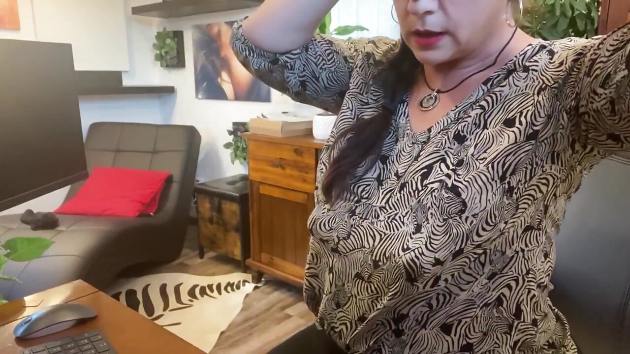 Ngentot sampai memeknya muncrat - ngentot pakai dildo ukuran raksasa