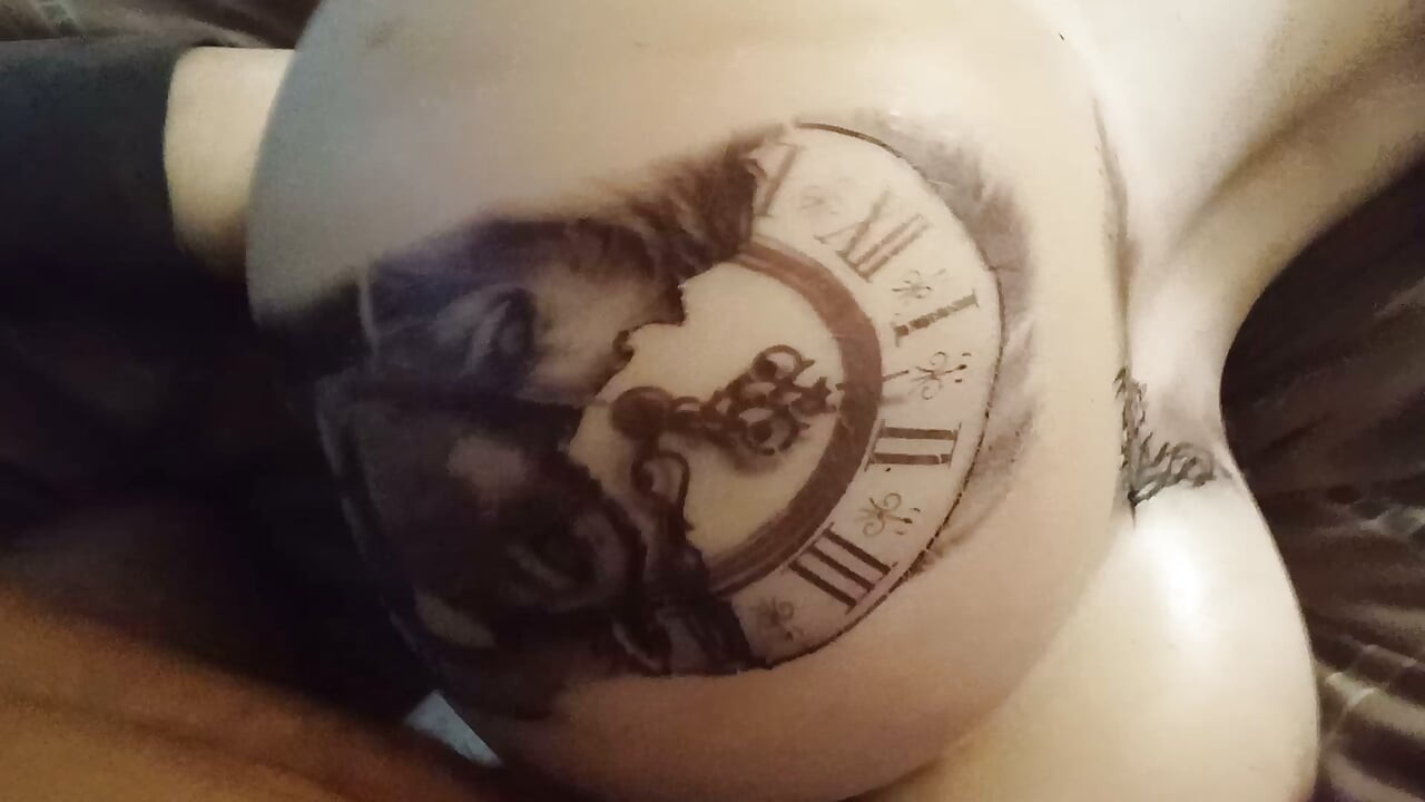 "Booty-Full " Tatted-Up, (Asian X Bunnie)...Elle aime se faire prendre par le cul !!
