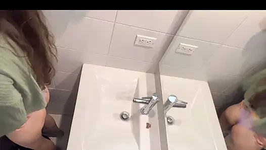 Aksi hot lesbian lesbian yang lagi asik mandi bareks di antara lesbian- lesbian yang lagi mandi
