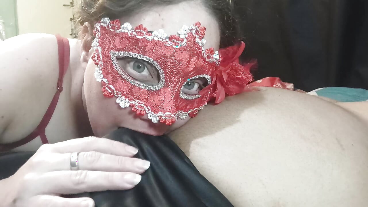 Rich kisses and caresses accompanied by a delicious blowjob