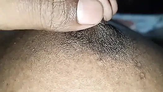 Kakak iparku lagi asik mainin toketku