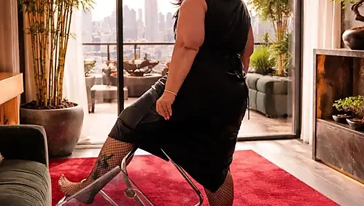 Heiße milf hungrig nach schwarzen schwanz eiern tief. Versaute fetisch-fantasy-milf