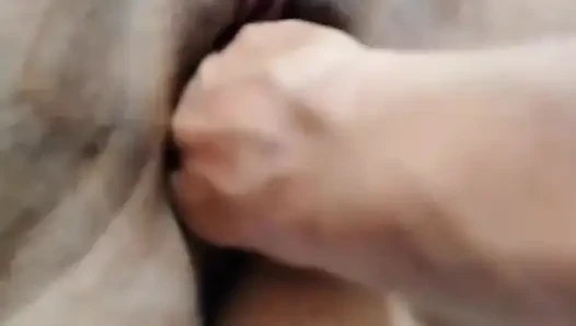 Tetanggaku masukin tangannya ke dalam memekku dan berujung ngentot pantatku