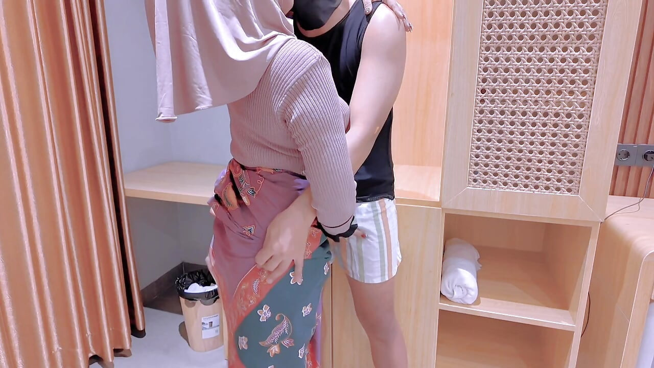 A Hijab Sister-in-Law Is Being Seduced By Her Husband
