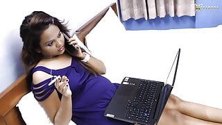 Linda desi joven bhabhi follada a un chico de servicio de computadora portátil para un creampie (audio hindi)