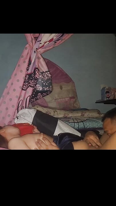 그녀가 올 때까지 그녀를 따먹어.