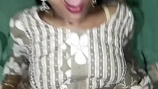 Üvey kız kardeşimin odasına gece geç saatlerde ziyaret tam gece tutkulu seks