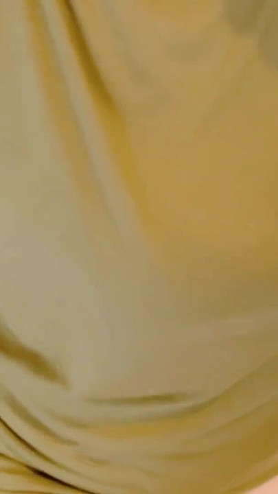 Η νέα καμαριέρα με έκανε να καυλώσω και της ζήτησε να κάνει σεξ ενώ η γυναίκα μου ήταν στο εμπορικό κέντρο | Κλιπ 1