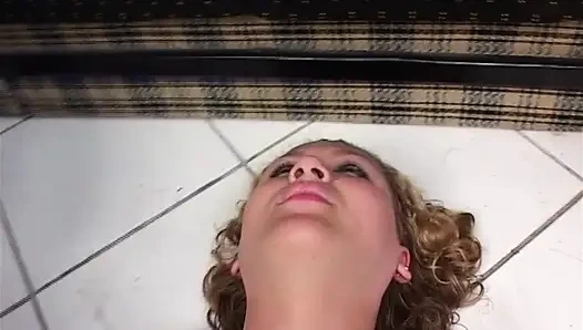 Лесбийский писсинг, глотает лучших девушек и литра моча